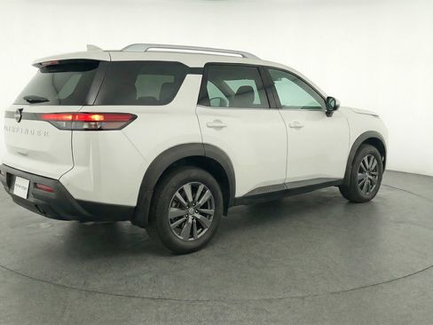 Used 2025 Nissan Pathfinder SV FWD image 9
