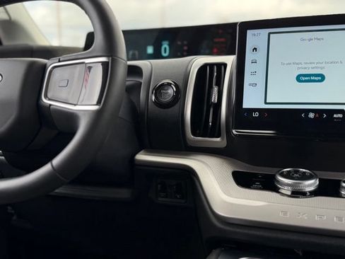 Certified 2025 Ford Expedition Active AWD/4WD image 11