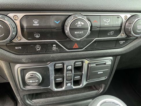 Certified 2025 Jeep Wrangler Sport S image 14