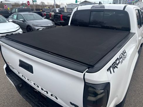 Used 2018 Toyota Tacoma TRD Sport w/ Technology Package image 9