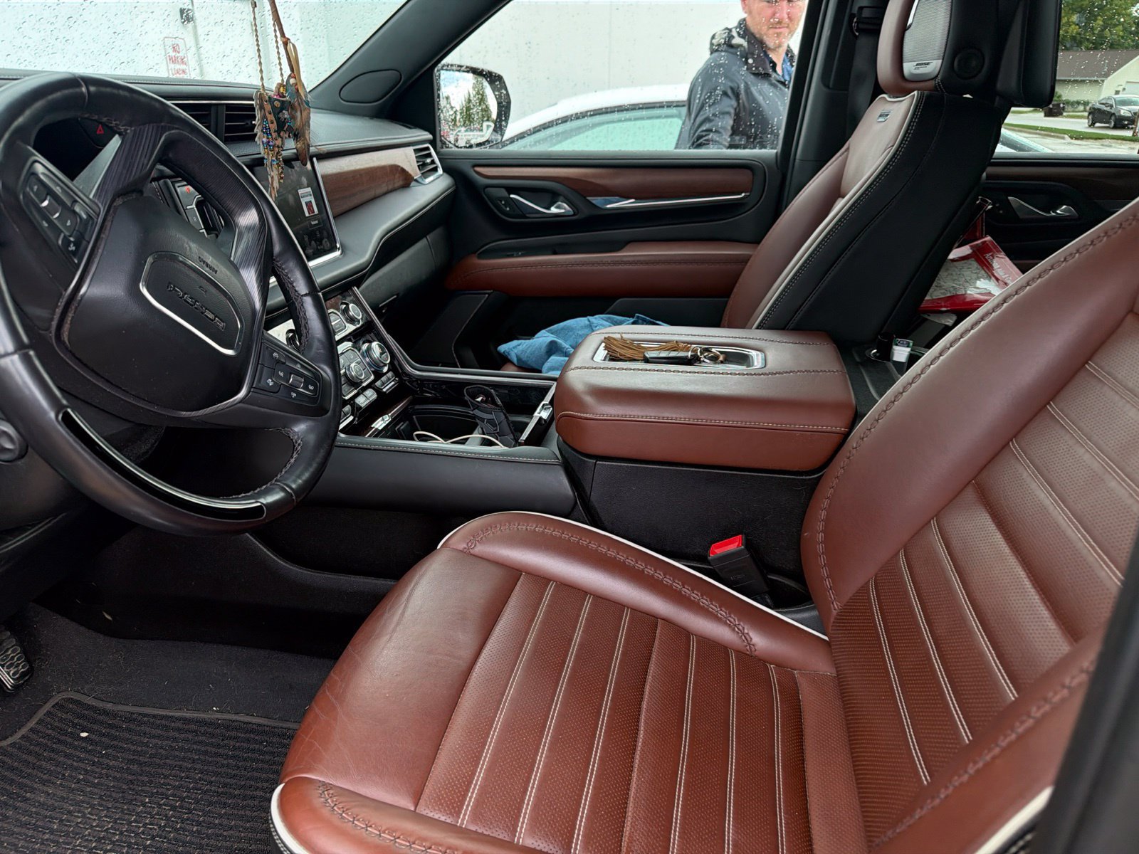 Used 2023 GMC Yukon Denali Ultimate AWD/4WD image 3