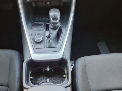 Used 2024 Toyota RAV4 SE image 25