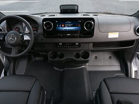 Used 2025 Mercedes-Benz Sprinter 2500 image 17