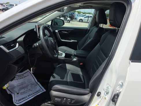 Used 2023 Toyota RAV4 XLE Premium FWD image 6