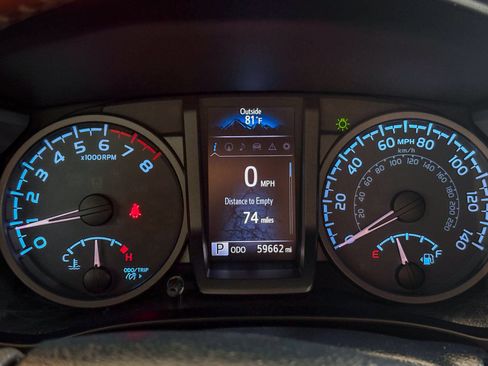 Used 2018 Toyota Tacoma TRD Off-Road AWD/4WD image 34