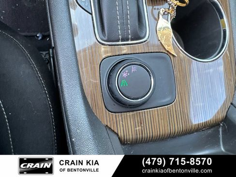 Used 2019 GMC Acadia SLE FWD image 19