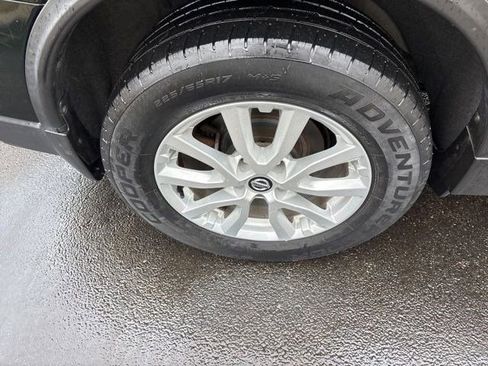 Used 2018 Nissan Rogue SV w/ Premium Package image 42