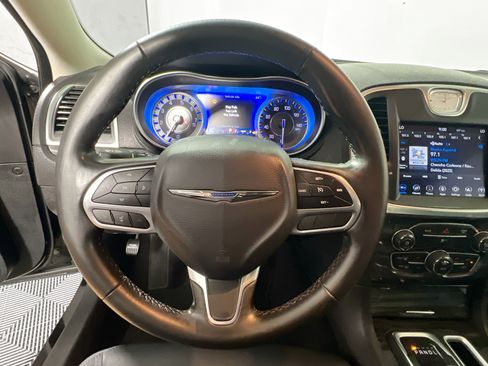 Used 2021 Chrysler 300 Touring w/ Sport Appearance Package image 17