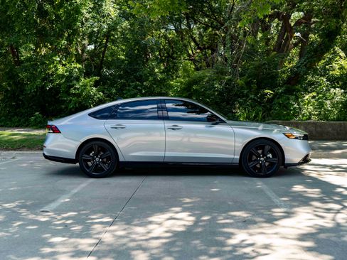 Used 2025 Honda Accord Sport image 10