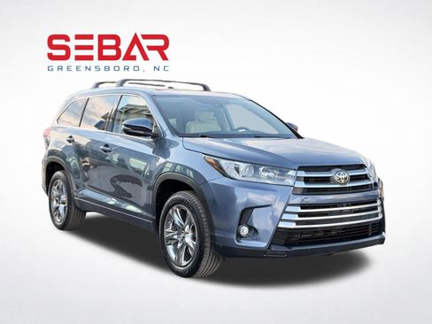 Used 2019 Toyota Highlander Limited Platinum FWD image 3