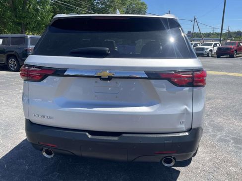 Used 2022 Chevrolet Traverse LT w/ LT Premium Package image 4