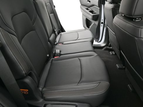 New 2026 Nissan Pathfinder SL FWD image 9