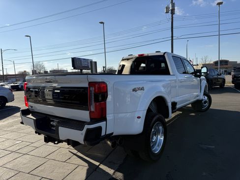 Used 2025 Ford F450 Platinum w/ FX4 Off-Road Package image 6
