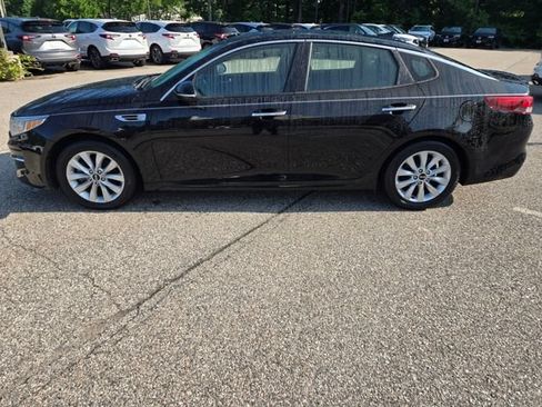 Used 2018 Kia Optima S FWD image 2