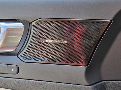 Used 2021 Volvo XC40 T5 Momentum w/ Protection Package Premier image 32