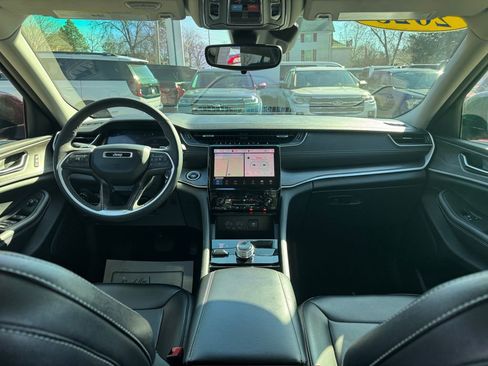 Used 2023 Jeep Grand Cherokee Limited w/ Black Appearance Package image 22