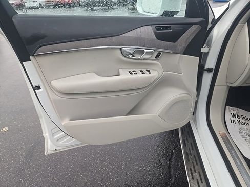 Used 2023 Volvo XC90 T8 Ultimate AWD/4WD image 13