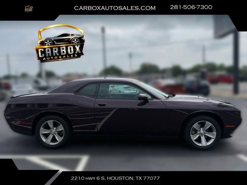 Used 2021 Dodge Challenger SXT RWD image 4
