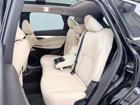 Used 2019 INFINITI QX50 Luxe w/ Navigation Package AWD/4WD image 32