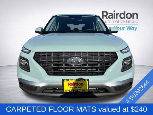 Used 2025 Hyundai Venue SE FWD image 2