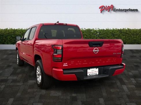 Used 2024 Nissan Frontier SV image 2
