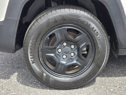 Used 2019 Jeep Renegade Sport FWD image 12