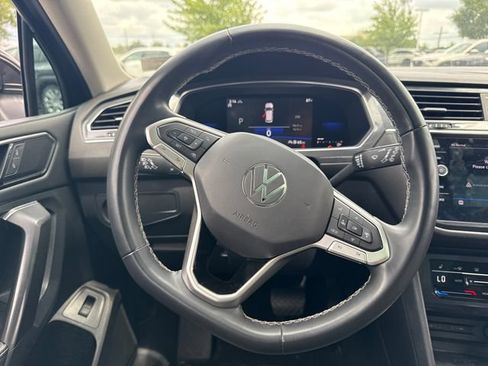 Used 2022 Volkswagen Tiguan SE w/ Panoramic Sunroof Package AWD/4WD image 18
