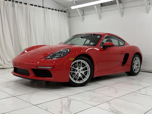 Certified 2024 Porsche 718 Cayman image 1