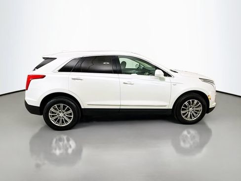 Used 2018 Cadillac XT5 Luxury w/ Driver Awareness Package FWD image 8