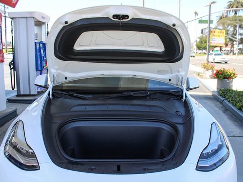 Used 2023 Tesla Model Y Long Range AWD/4WD image 29