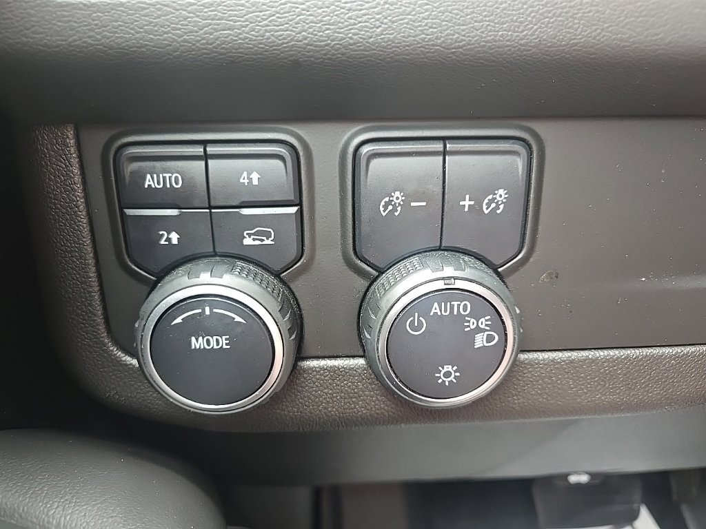 Used 2021 Chevrolet Tahoe RST w/ Luxury Package AWD/4WD image 46