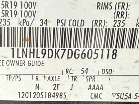 Used 2013 Lincoln MKS image 31