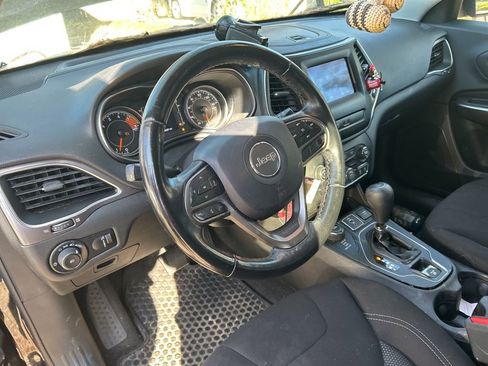 Used 2019 Jeep Cherokee Latitude w/ Cold Weather Group image 20