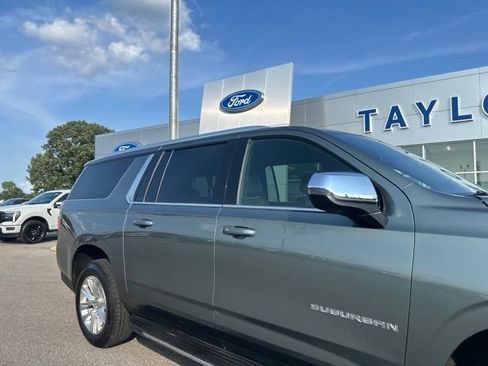 Used 2023 Chevrolet Suburban Premier AWD/4WD image 7