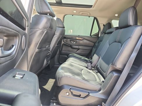 Used 2024 Honda Pilot Touring image 6