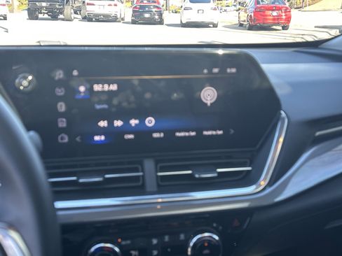 Used 2024 Chevrolet Trax ACTIV w/ Sunroof Package image 26