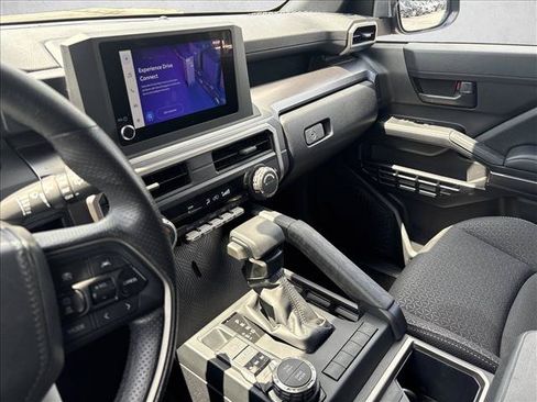 Used 2025 Toyota 4Runner SR5 AWD/4WD image 16