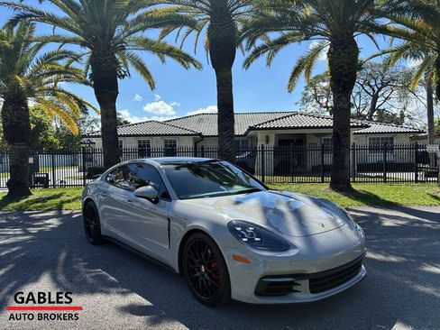 Used 2017 Porsche Panamera 4 image 1
