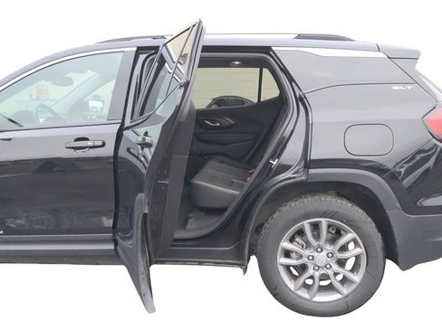 Used 2024 GMC Terrain SLT image 30