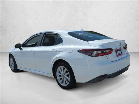 Used 2022 Toyota Camry LE FWD image 8