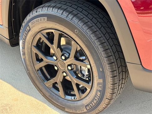 New 2025 Jeep Grand Cherokee Altitude image 11