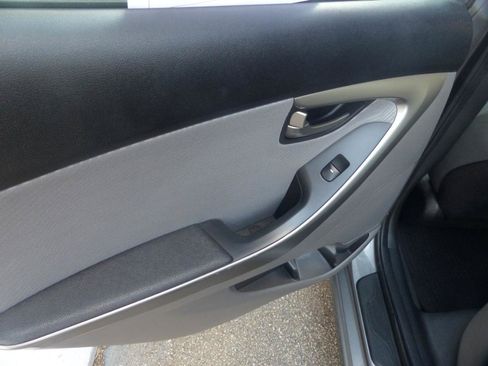 Used 2013 Hyundai Elantra GLS w/ Preferred Pkg FWD image 12