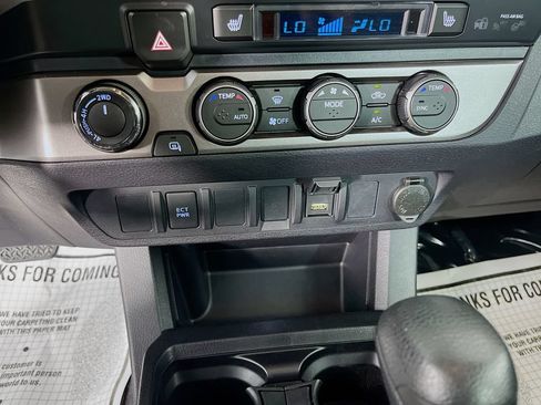 Used 2021 Toyota Tacoma SR5 AWD/4WD image 22