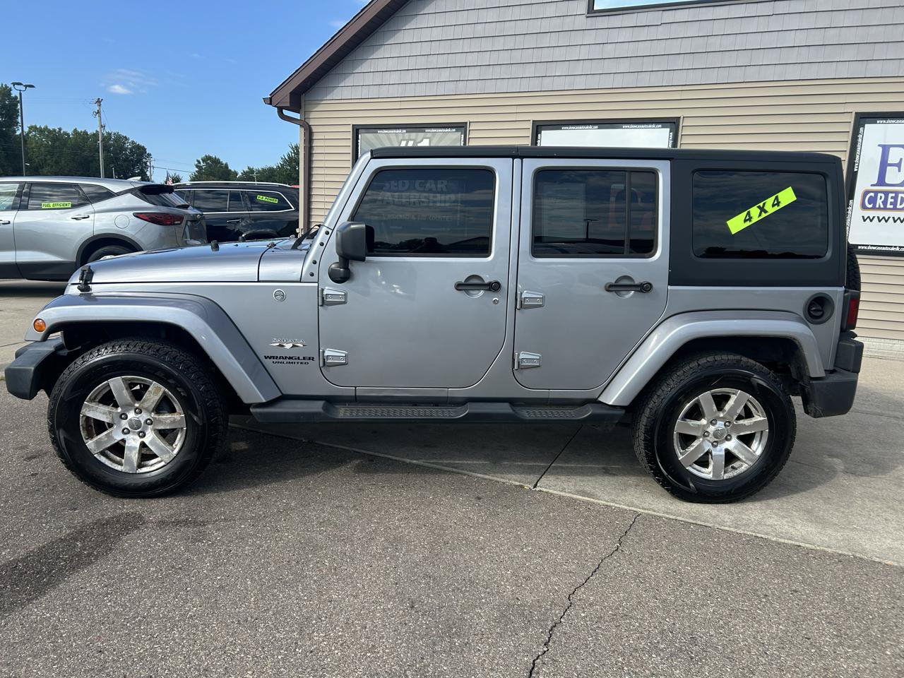 Used 2017 Jeep Wrangler Unlimited Sahara AWD/4WD image 10