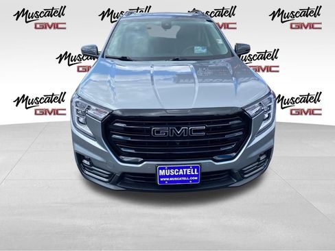Used 2023 GMC Terrain SLT w/ Infotainment Package II AWD/4WD image 2