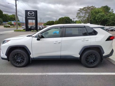 Used 2022 Toyota RAV4 LE AWD/4WD image 9