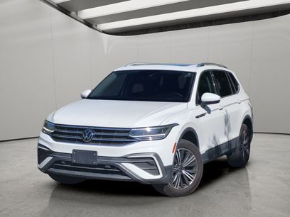 Used 2022 Volkswagen Tiguan SE w/ Panoramic Sunroof Package