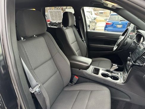 Used 2020 Jeep Grand Cherokee Laredo image 15