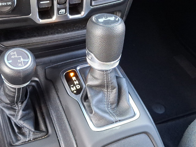Used 2025 Jeep Wrangler Unlimited Sport AWD/4WD image 11