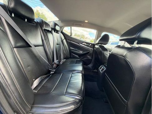 Used 2023 Nissan Maxima SV w/ Floor Mat Group FWD image 11